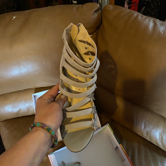 High heels - Picture 4 of 4